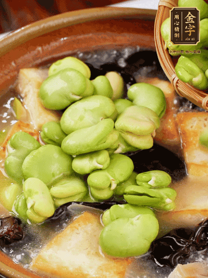 最后可以放豆瓣、木耳煮熟，依照個人口味加點(diǎn)鹽調(diào)味